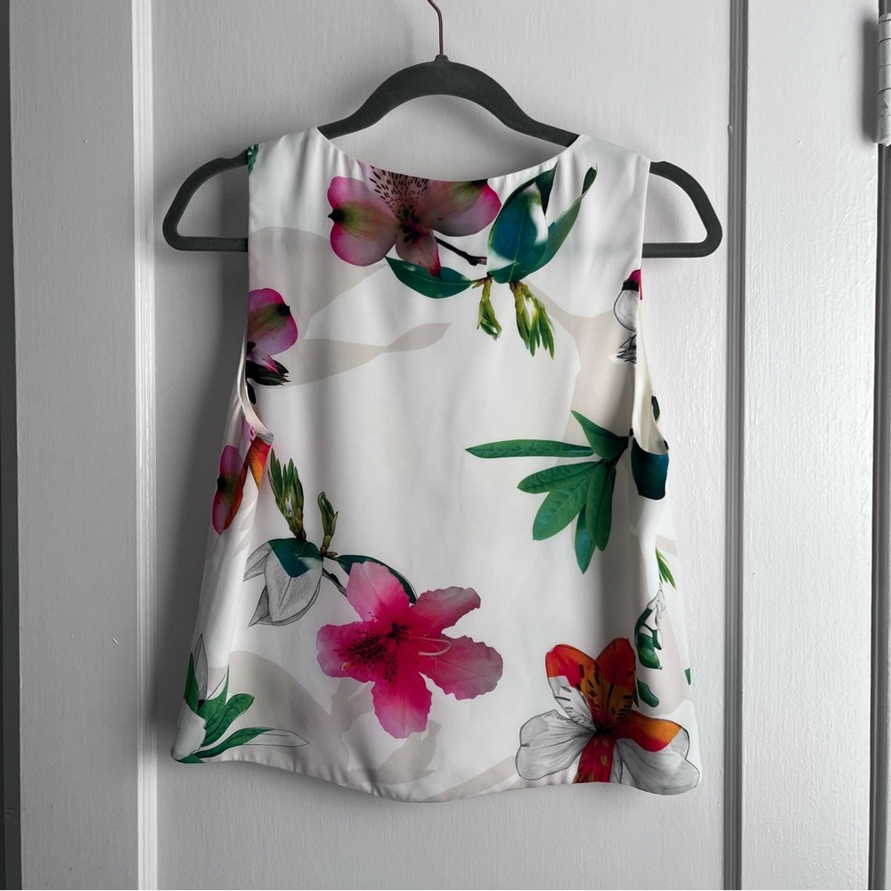 Babaton Floral V-neck Tank Blouse S - Picture 2 of 6
